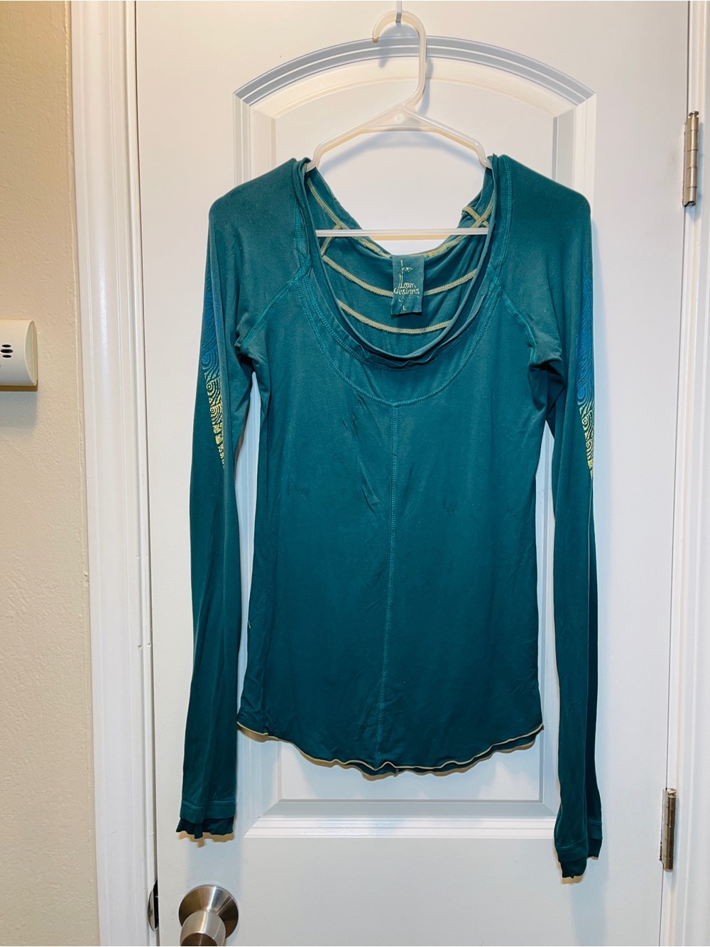 Leom designs Teal Long-Sleeve Women's Top with Strappy Back Detail